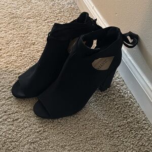 Just fan healed booties